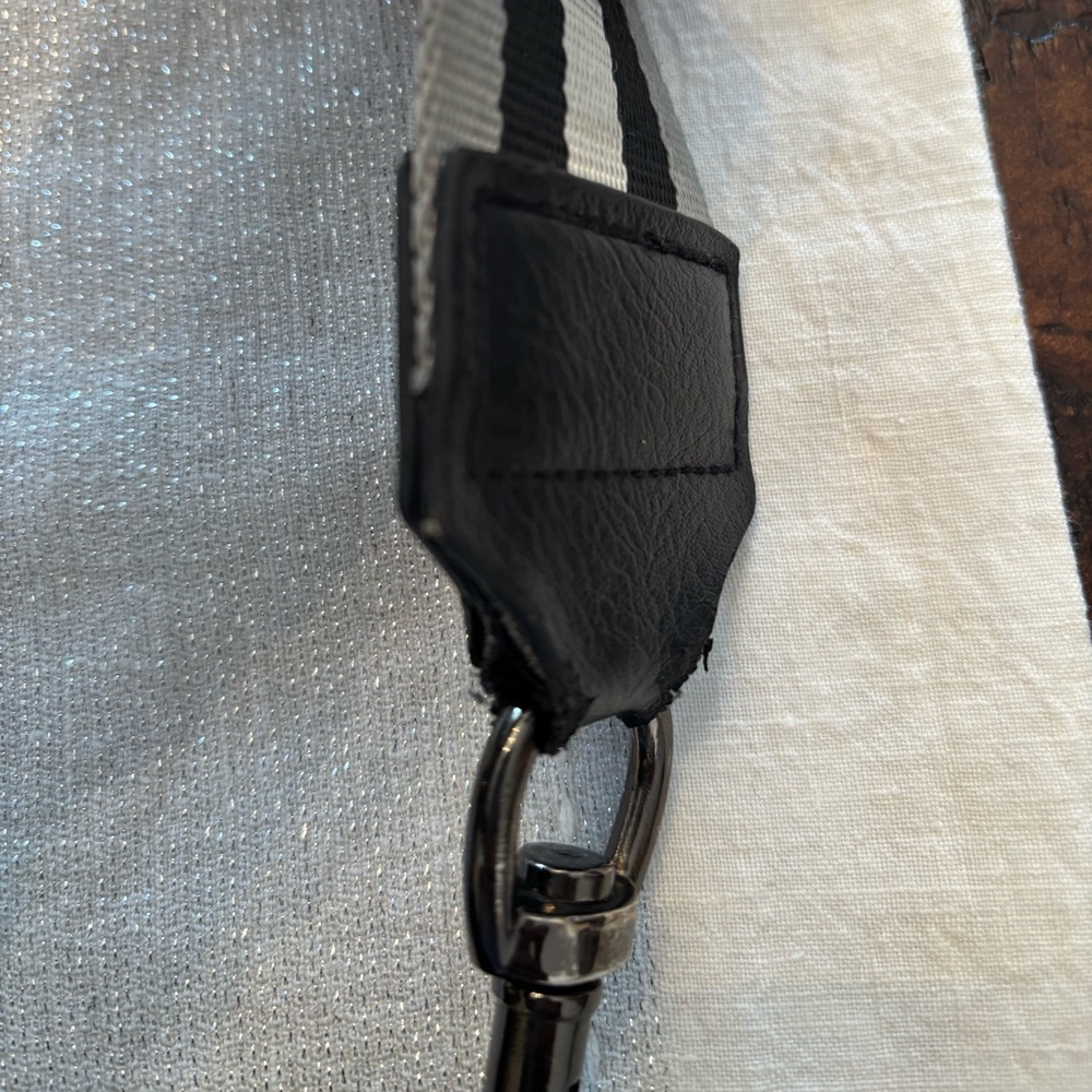 Think Rolyn Crossbody Bag - Picture 11 of 11